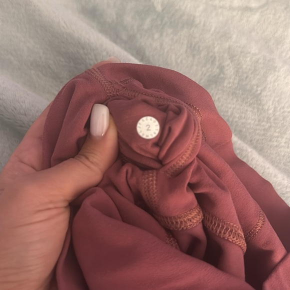 🍋 LULULEMON beautiful mauve color leggings. Size 2 brand new without tags. - Picture 7 of 8